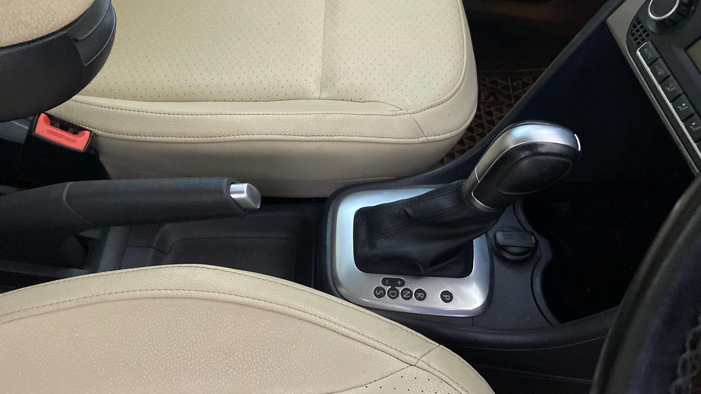 2021 Volkswagen Vento HIGHLINE PLUS 1.0L TSI AT, Petrol, Automatic, 35,599 km, Gear Lever