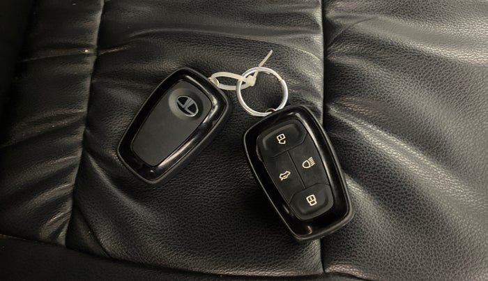 2021 Tata NEXON XZ PLUS PETROL SUNROOF, Petrol, Manual, 87,953 km, Key Close Up