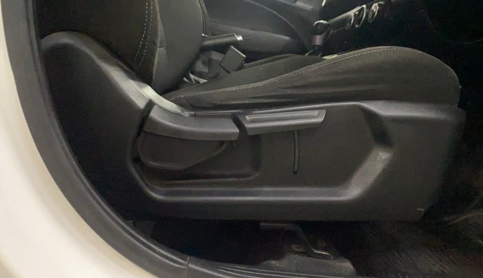 2019 Hyundai VENUE SX PLUS 1.0 TURBO DCT, Petrol, Automatic, 77,769 km, Driver Side Adjustment Panel