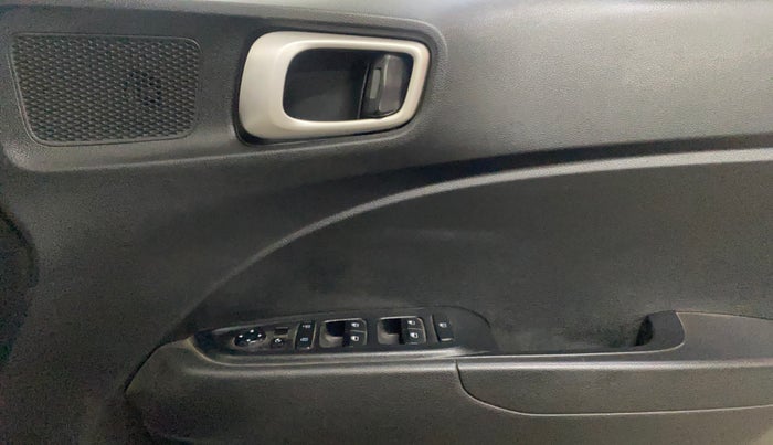 2019 Hyundai VENUE SX PLUS 1.0 TURBO DCT, Petrol, Automatic, 77,769 km, Driver Side Door Panels Control