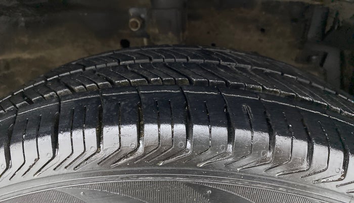 2012 Maruti Swift VXI, Petrol, Manual, 72,383 km, Right Front Tyre Tread