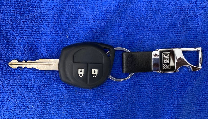 2012 Maruti Swift VXI, Petrol, Manual, 72,383 km, Key Close Up