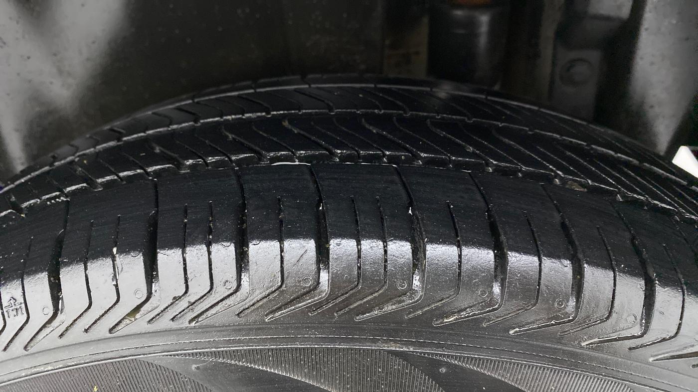 2012 Maruti Swift VXI, Petrol, Manual, 72,383 km, Left Rear Tyre Tread