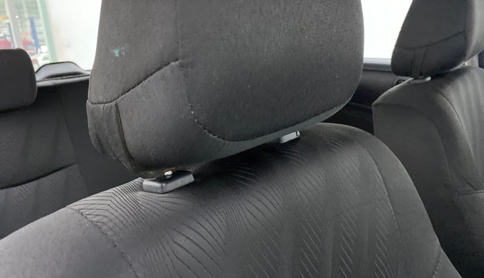 2012 Maruti Swift VXI, Petrol, Manual, 72,383 km, Driver seat - Armrest has minor damage