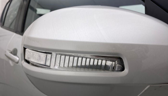 2012 Maruti Swift VXI, Petrol, Manual, 72,383 km, Right rear-view mirror - Indicator light not working