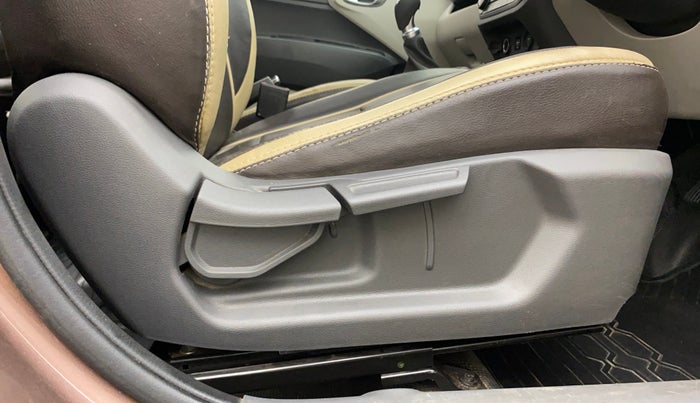 2020 Hyundai AURA SX 1.2 (O), Petrol, Manual, 1,17,159 km, Driver Side Adjustment Panel