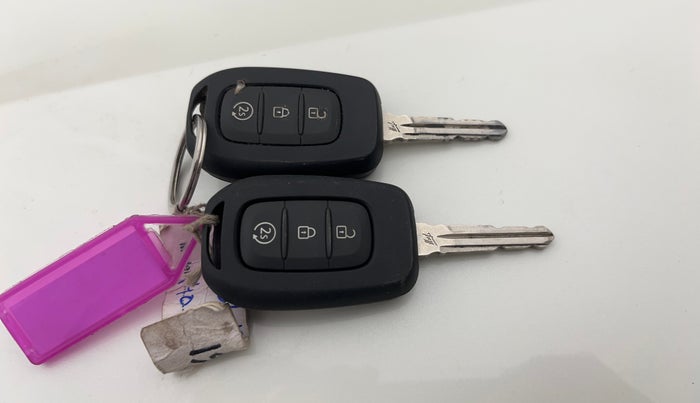 2021 Renault Duster RXZ 1.3 TURBO PETROL CVT, Petrol, Automatic, 47,541 km, Key Close Up