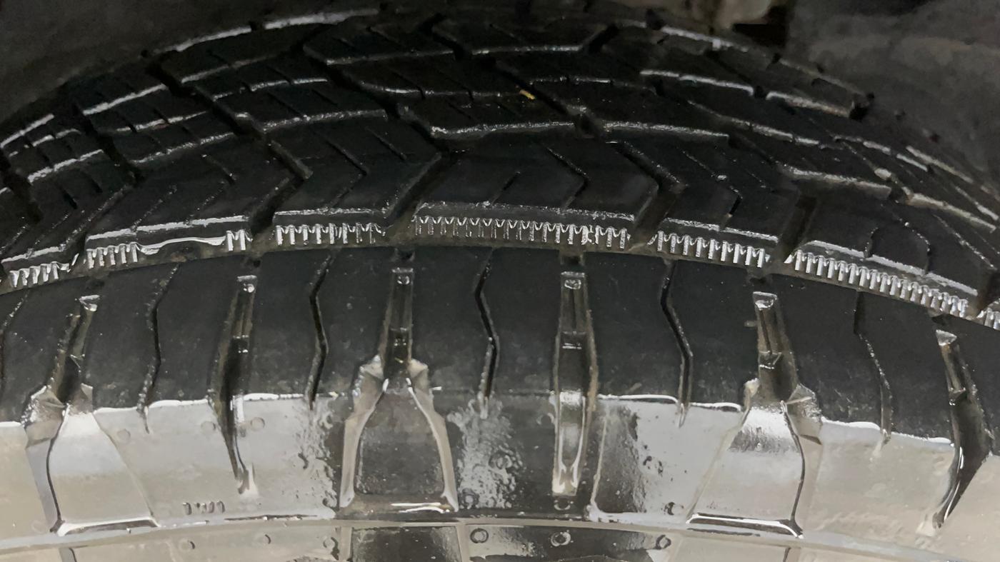2021 Renault Duster RXZ 1.3 TURBO PETROL CVT, Petrol, Automatic, 47,632 km, Left Rear Tyre Tread