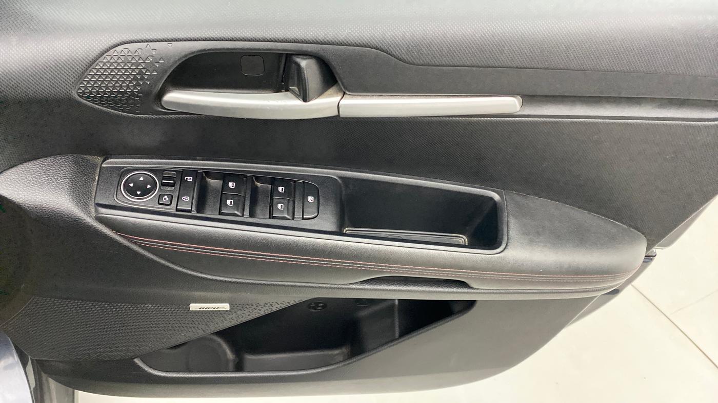 2020 KIA SONET GTX + 1.0 IMT, Petrol, Manual, 13,021 km, Driver Side Door Panels Control