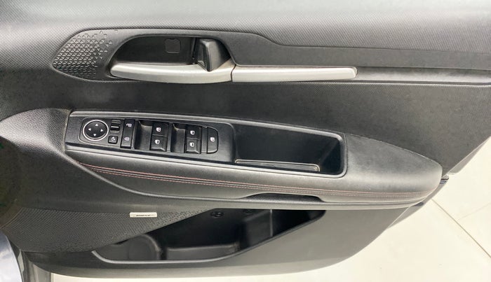 2020 KIA SONET GTX + 1.0 IMT, Petrol, Manual, 13,021 km, Driver Side Door Panels Control
