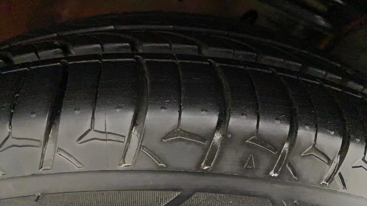 2020 Maruti IGNIS ZETA 1.2 AMT, Petrol, Automatic, 13,795 km, Right Rear Tyre Tread