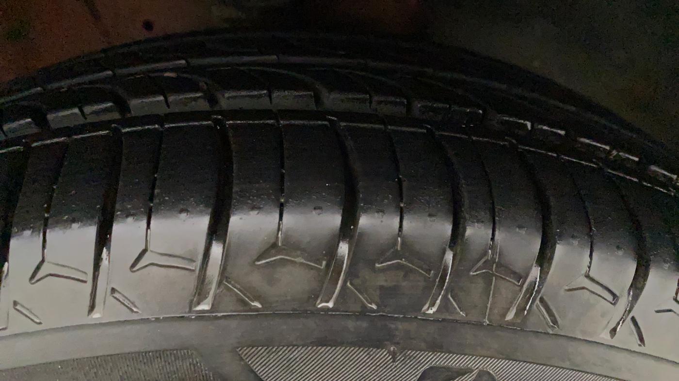 2020 Maruti IGNIS ZETA 1.2 AMT, Petrol, Automatic, 13,795 km, Right Front Tyre Tread