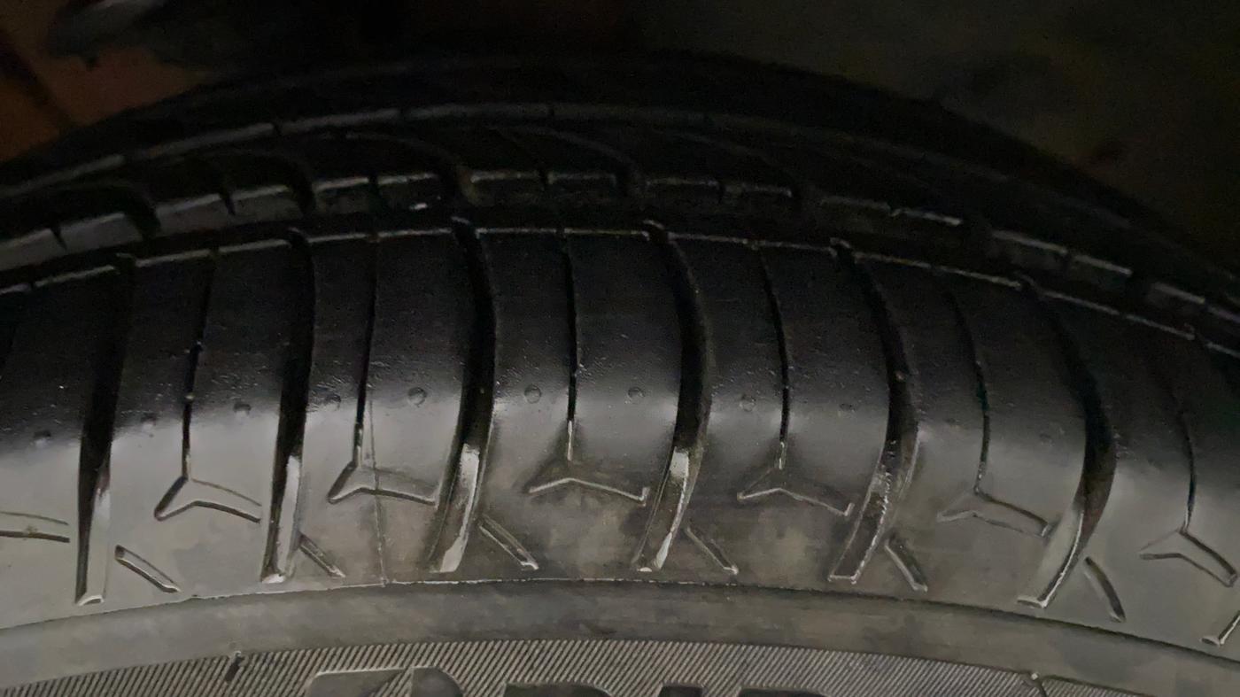 2020 Maruti IGNIS ZETA 1.2 AMT, Petrol, Automatic, 13,795 km, Left Front Tyre Tread