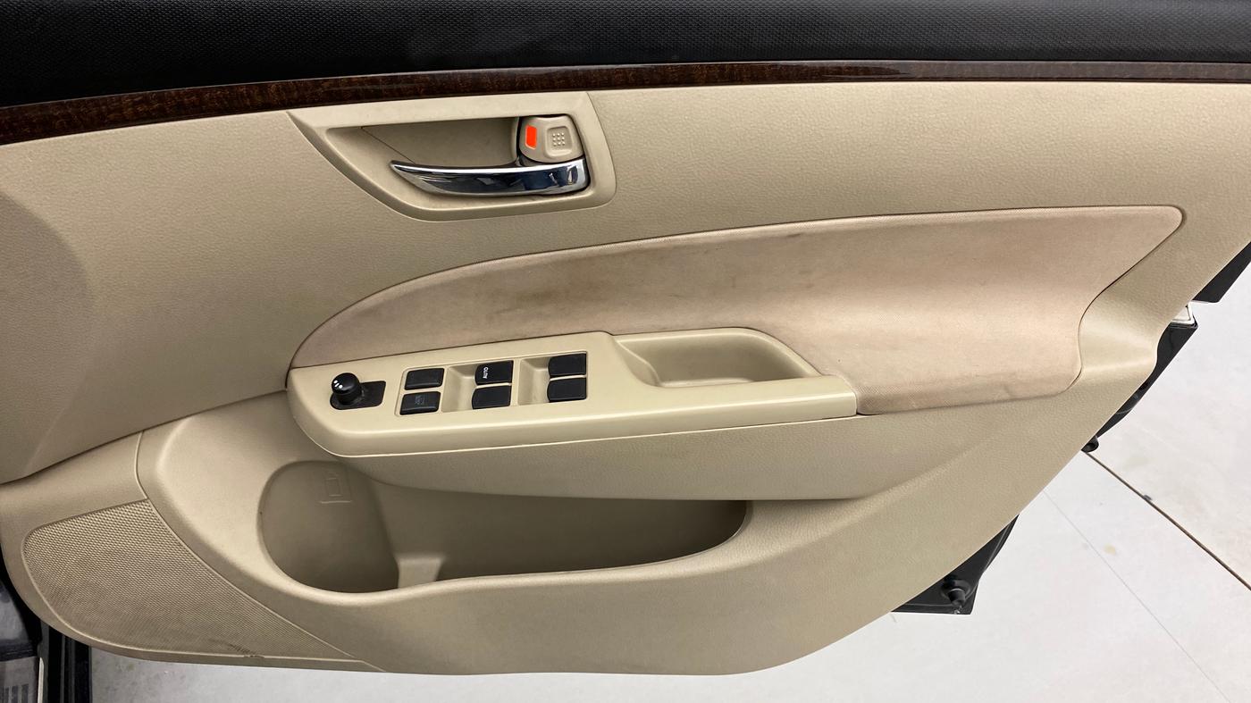 2013 Maruti Swift Dzire VXI, Petrol, Manual, 80,375 km, Driver Side Door Panels Control