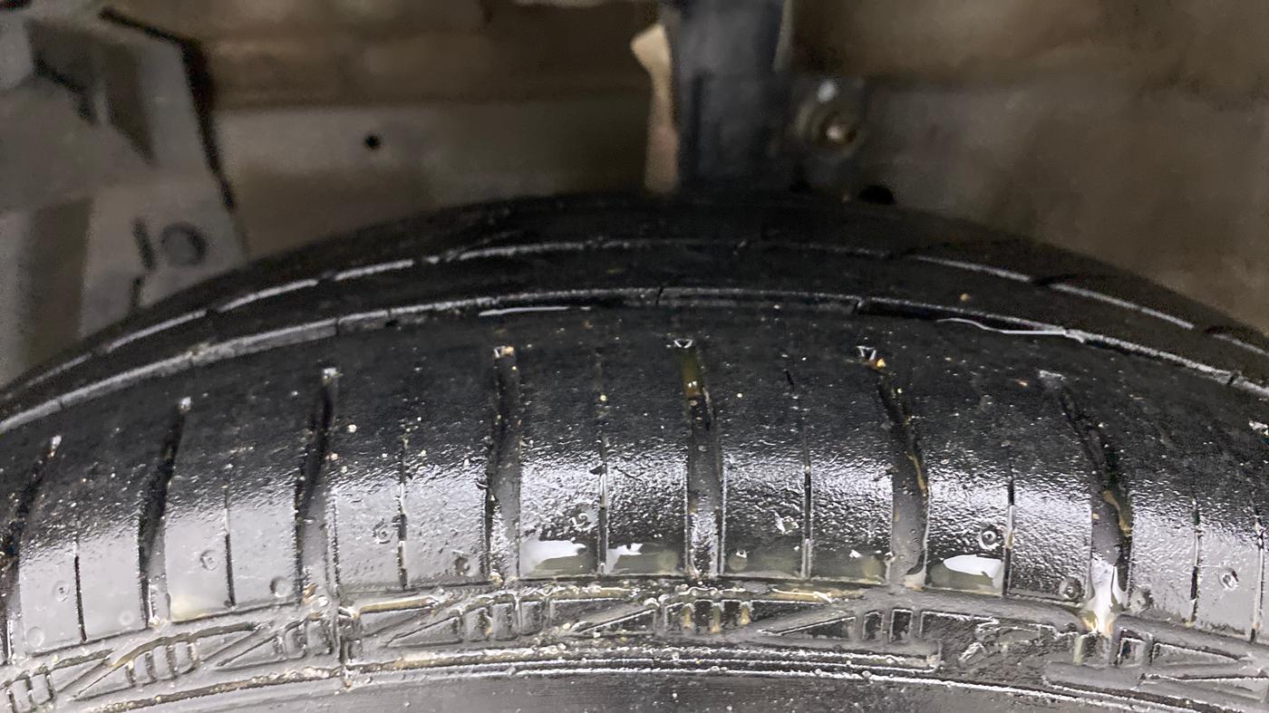 2013 Maruti Swift Dzire VXI, Petrol, Manual, 80,375 km, Left Front Tyre Tread