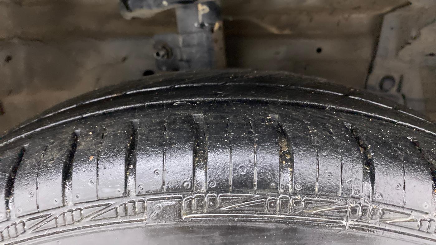 2013 Maruti Swift Dzire VXI, Petrol, Manual, 80,375 km, Right Front Tyre Tread
