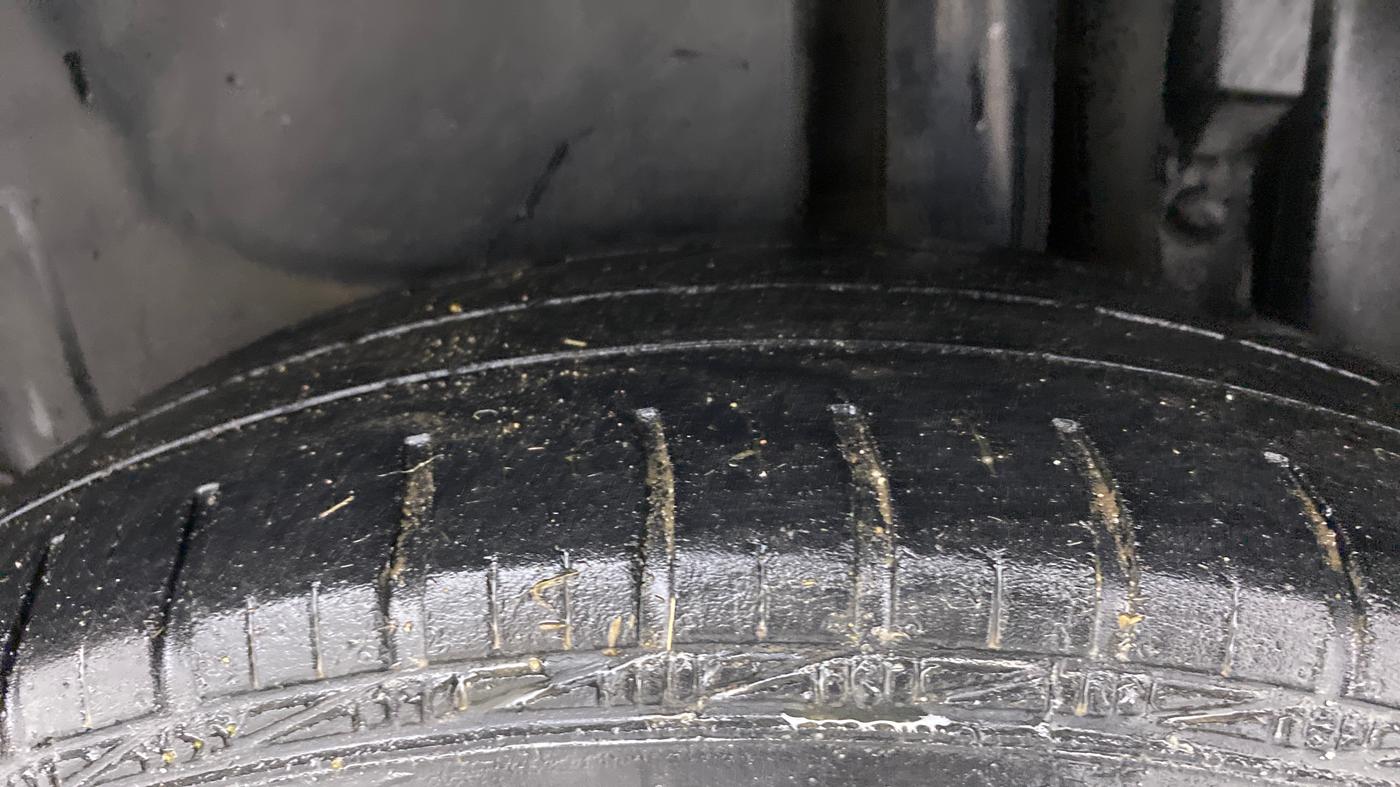 2013 Maruti Swift Dzire VXI, Petrol, Manual, 80,375 km, Left Rear Tyre Tread
