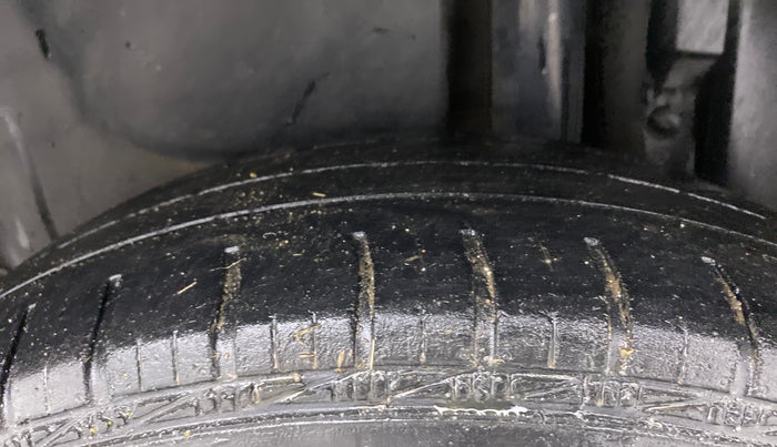 2013 Maruti Swift Dzire VXI, Petrol, Manual, 80,375 km, Left Rear Tyre Tread