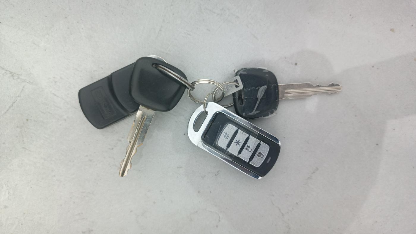 2014 Maruti Eeco 5 STR WITH A/C+HTR, Petrol, Manual, 30,295 km, Key Close Up