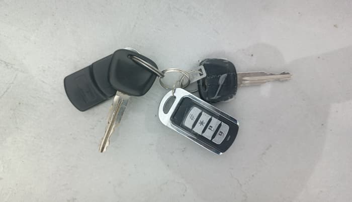 2014 Maruti Eeco 5 STR WITH A/C+HTR, Petrol, Manual, 30,295 km, Key Close Up