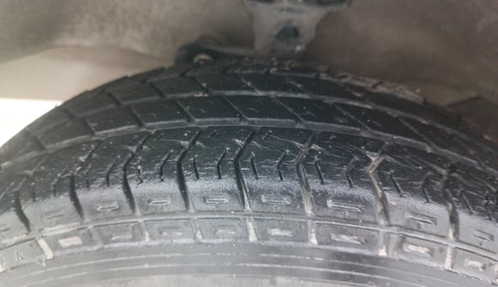 2014 Maruti Eeco 5 STR WITH A/C+HTR, Petrol, Manual, 30,295 km, Left Front Tyre Tread