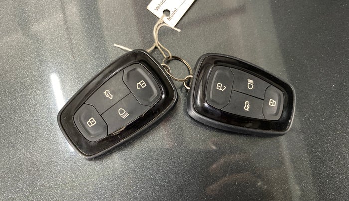 2023 Tata ALTROZ XZA, Petrol, Automatic, 44,510 km, Key Close Up