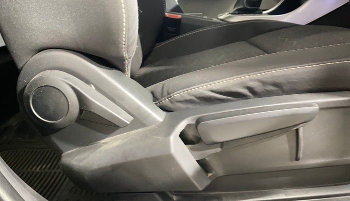 2023 Tata ALTROZ XZA, Petrol, Automatic, 44,510 km, Driver Side Adjustment Panel