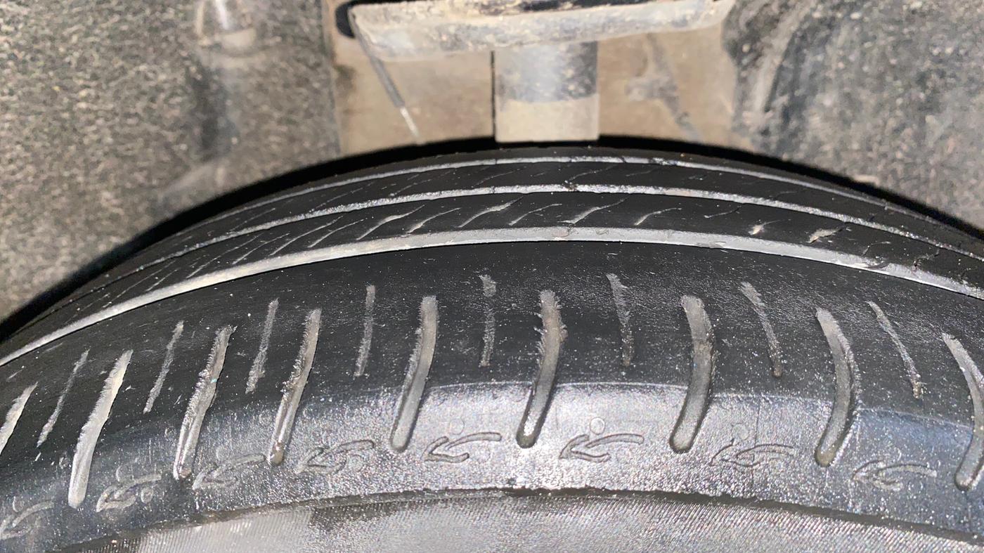 2023 Tata ALTROZ XZA, Petrol, Automatic, 44,510 km, Right Front Tyre Tread