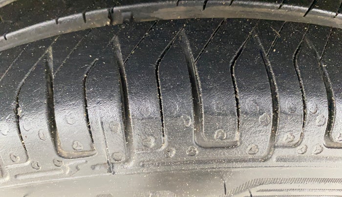 2015 Maruti Wagon R 1.0 VXI, Petrol, Manual, 44,001 km, Left Front Tyre Tread