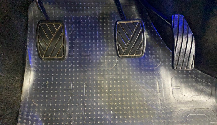 2015 Maruti Wagon R 1.0 VXI, Petrol, Manual, 44,001 km, Pedals