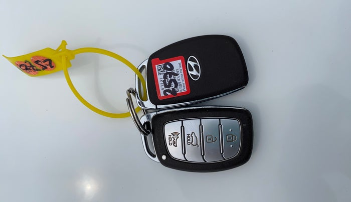2022 Hyundai VENUE SX PLUS 1.0 TURBO DCT, Petrol, Automatic, 11,452 km, Key Close Up