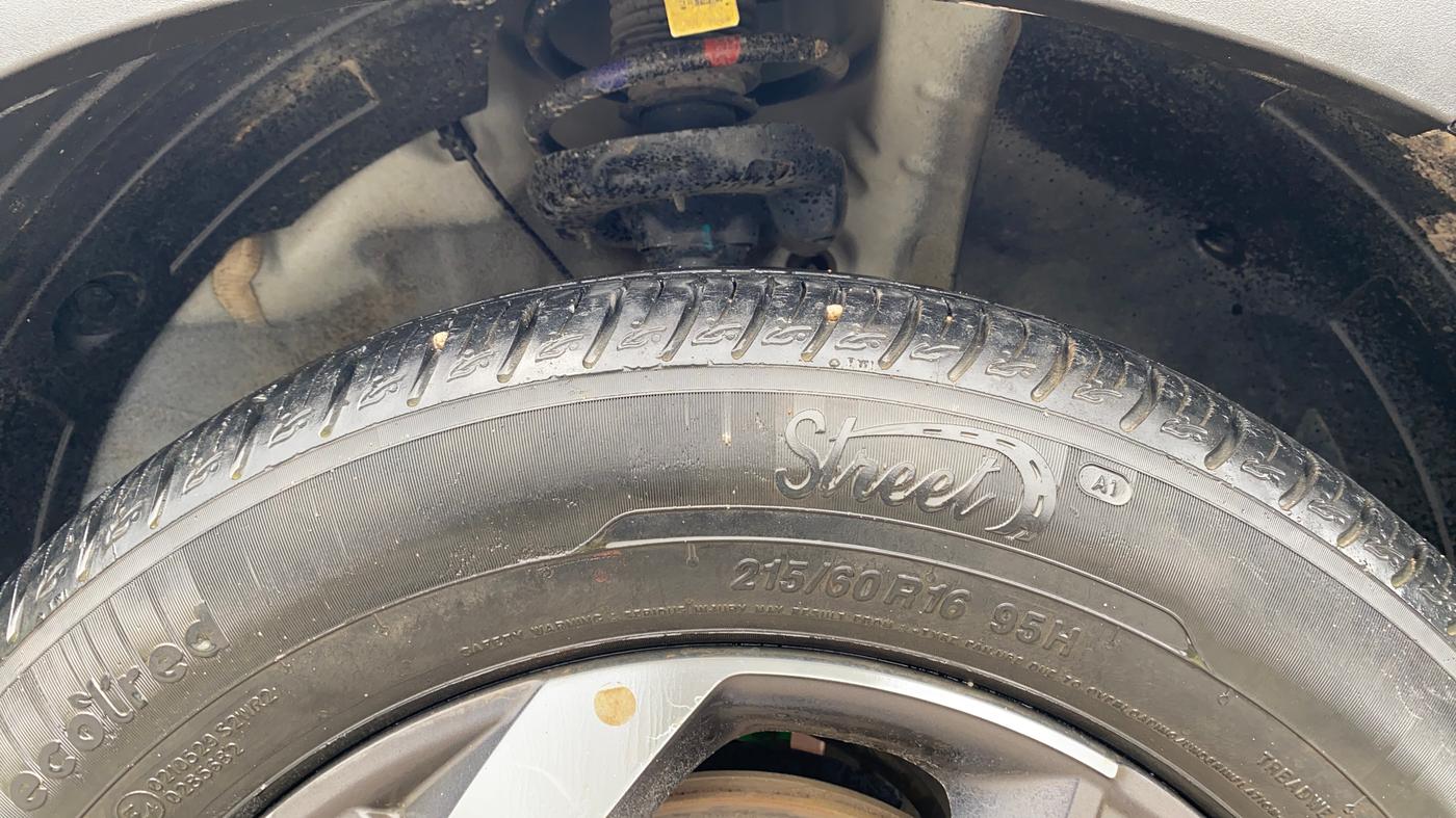 2022 Hyundai VENUE SX PLUS 1.0 TURBO DCT, Petrol, Automatic, 11,452 km, Right Front Tyre Tread