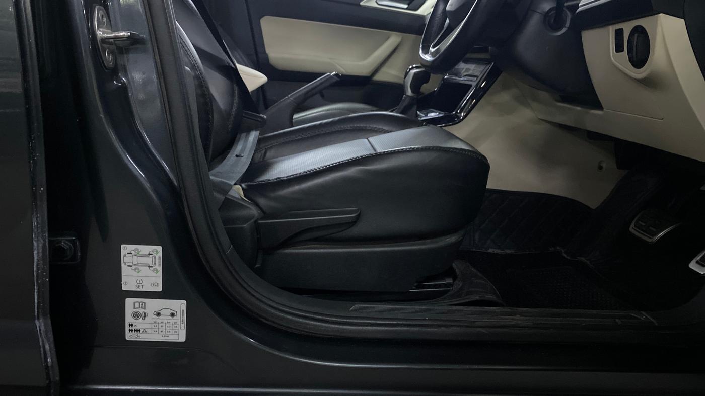 2023 Volkswagen VIRTUS HIGHLINE TSI 1.0 AT, Petrol, Automatic, 75,629 km, Driver Side Adjustment Panel