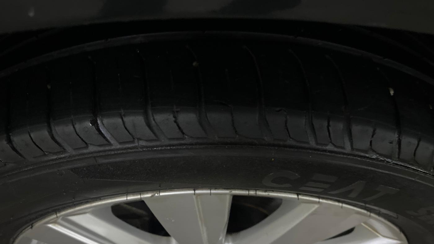 2023 Volkswagen VIRTUS HIGHLINE TSI 1.0 AT, Petrol, Automatic, 75,629 km, Left Front Tyre Tread