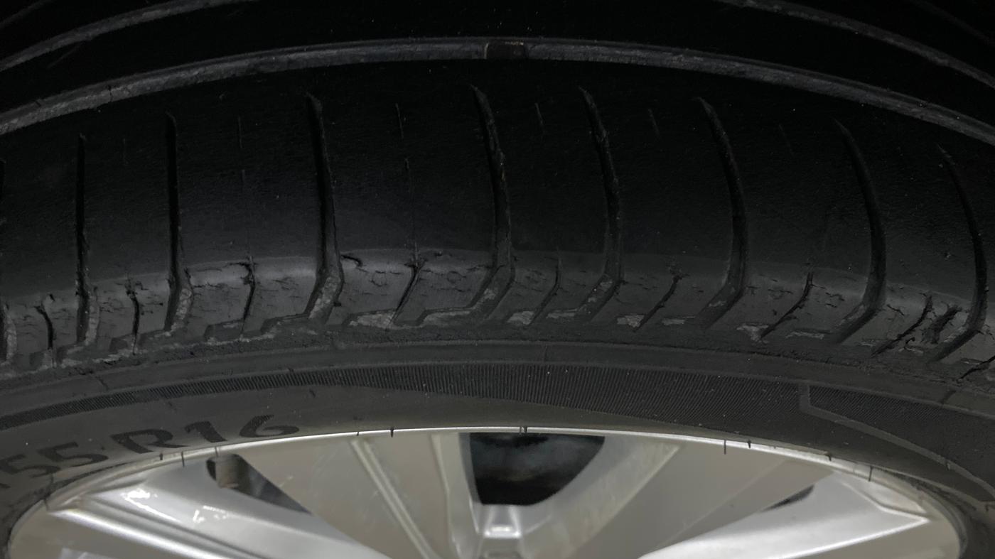 2023 Volkswagen VIRTUS HIGHLINE TSI 1.0 AT, Petrol, Automatic, 75,629 km, Left Rear Tyre Tread