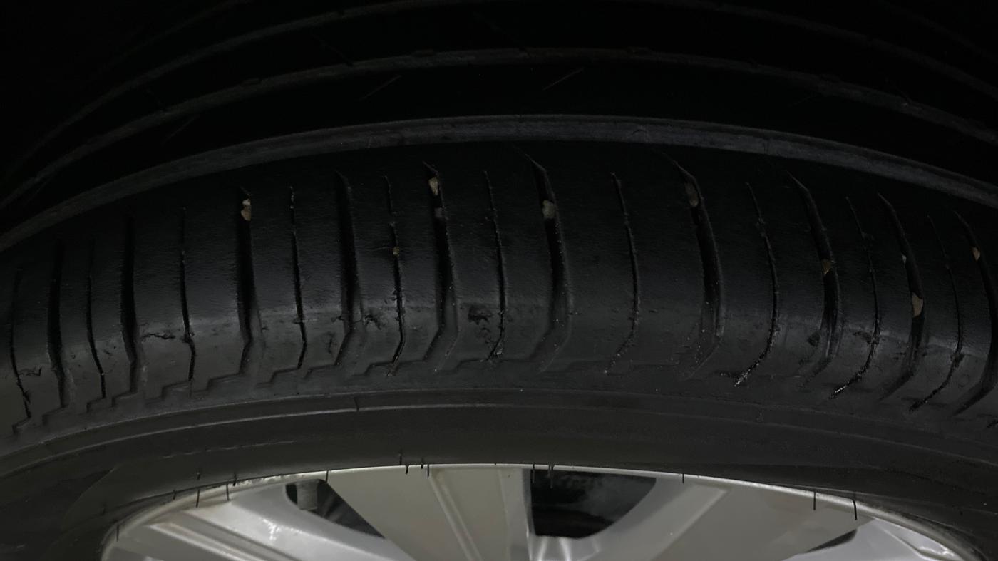 2023 Volkswagen VIRTUS HIGHLINE TSI 1.0 AT, Petrol, Automatic, 75,629 km, Right Rear Tyre Tread