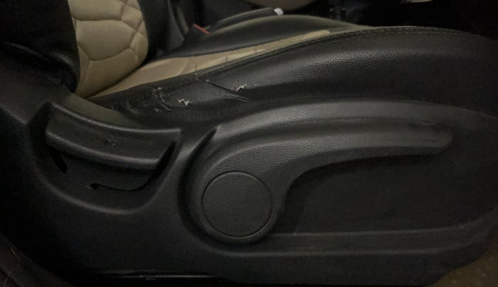 2017 Hyundai Elite i20 SPORTZ 1.2, Petrol, Manual, 60,451 km, Driver Side Adjustment Panel