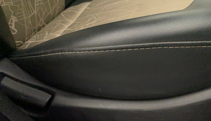 2018 Hyundai Grand i10 SPORTZ 1.2 KAPPA VTVT, Petrol, Manual, 20,257 km, Driver Side Adjustment Panel