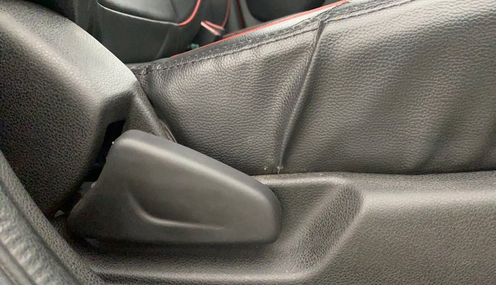 2022 Renault Kwid RXT 1.0 AMT, Petrol, Automatic, 44,209 km, Driver Side Adjustment Panel