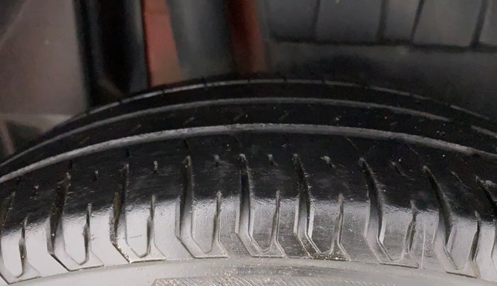 2020 Maruti Dzire VXI, Petrol, Manual, 51,090 km, Right Rear Tyre Tread