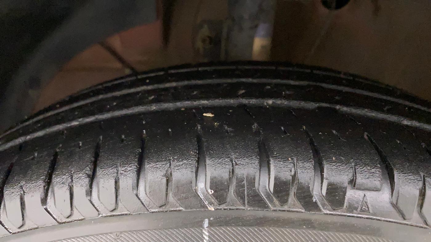 2020 Maruti Dzire VXI, Petrol, Manual, 51,090 km, Left Front Tyre Tread