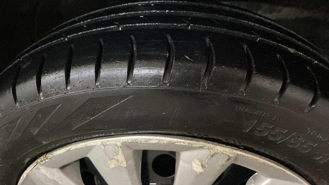 2015 Maruti Wagon R 1.0 VXI AMT, Petrol, Automatic, 62,258 km, Right Front Tyre Tread