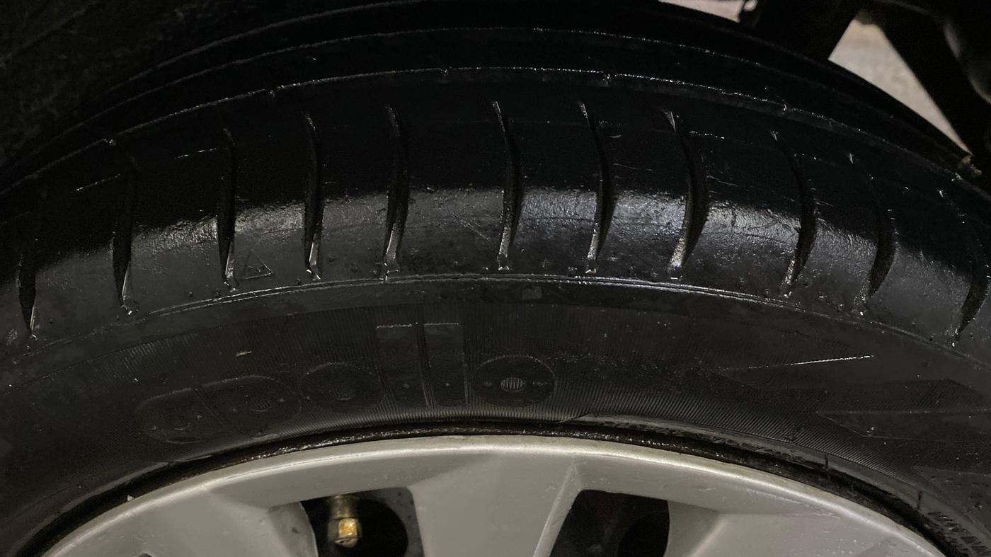 2015 Maruti Wagon R 1.0 VXI AMT, Petrol, Automatic, 62,258 km, Left Rear Tyre Tread