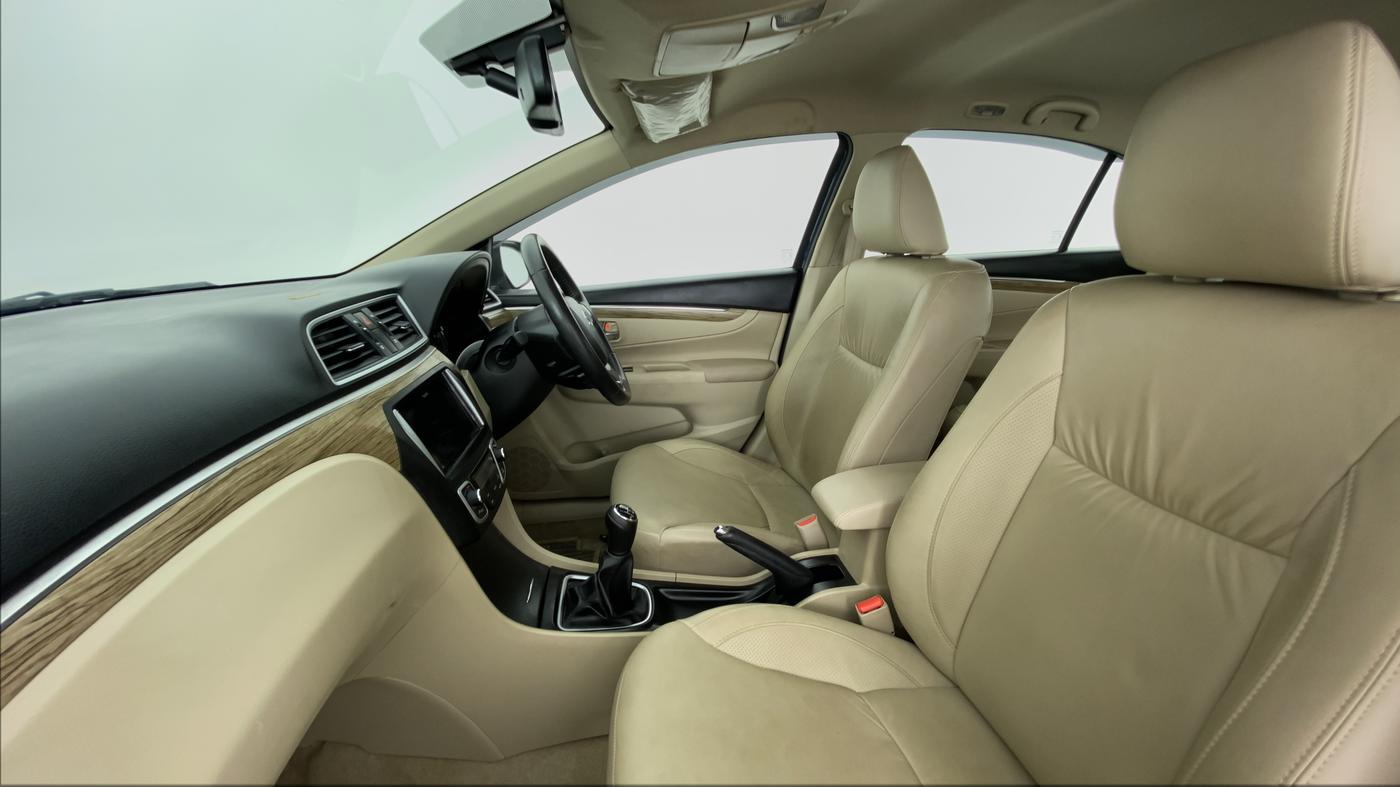 2019 Maruti Ciaz ALPHA 1.5 MT VTVT SHVS, Petrol, Manual, 11,966 km, Right Side Front Door Cabin