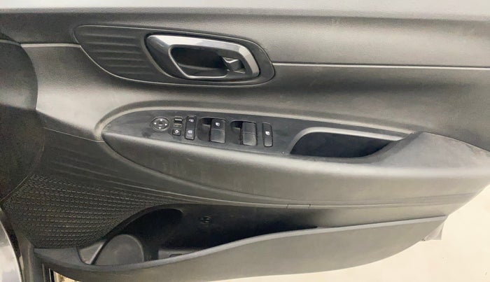 2021 Hyundai NEW I20 SPORTZ 1.5 MT, Diesel, Manual, 1,23,757 km, Driver Side Door Panels Control