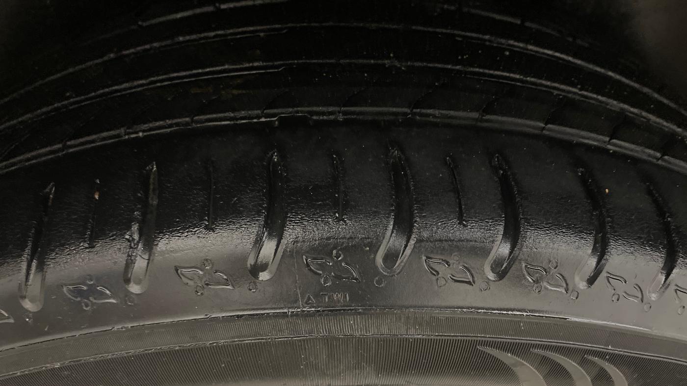 2023 Volkswagen TAIGUN TOPLINE 1.0 TSI AT, Petrol, Automatic, 50,860 km, Right Rear Tyre Tread