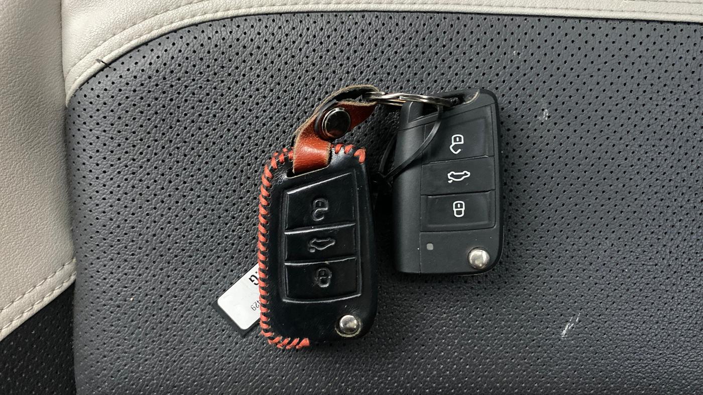 2023 Volkswagen TAIGUN TOPLINE 1.0 TSI AT, Petrol, Automatic, 50,860 km, Key Close Up