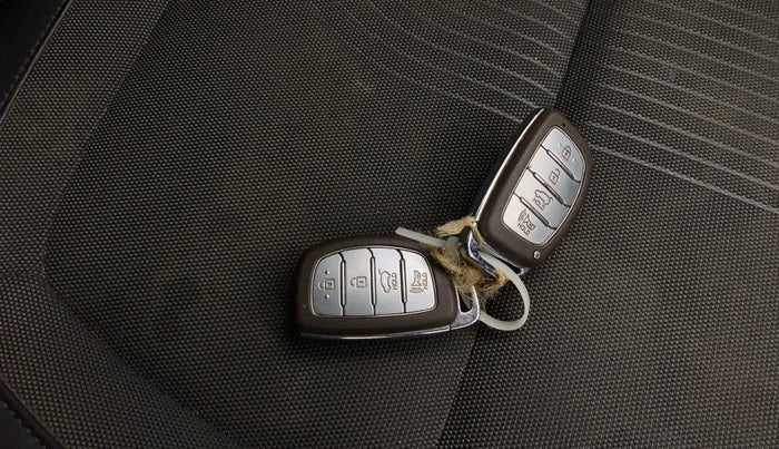 2019 Hyundai VENUE SX 1.0 (O) TURBO, Petrol, Manual, 48,880 km, Key Close Up