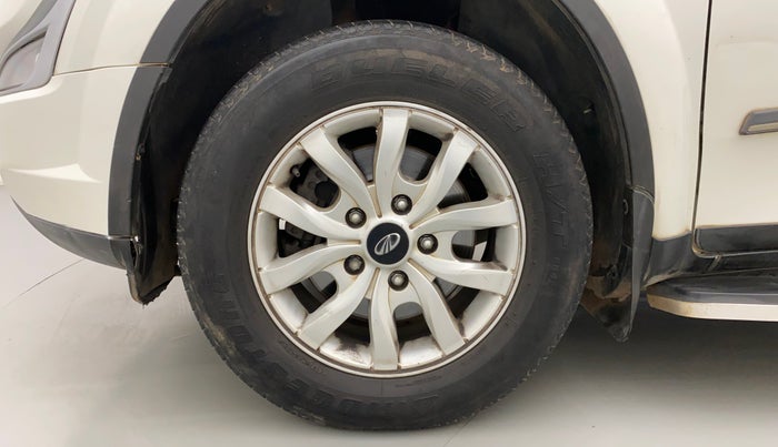 2016 Mahindra XUV500 W10, Diesel, Manual, 73,110 km, Left Front Wheel