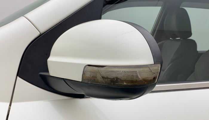 2016 Mahindra XUV500 W10, Diesel, Manual, 73,110 km, Left rear-view mirror - Indicator light has minor damage